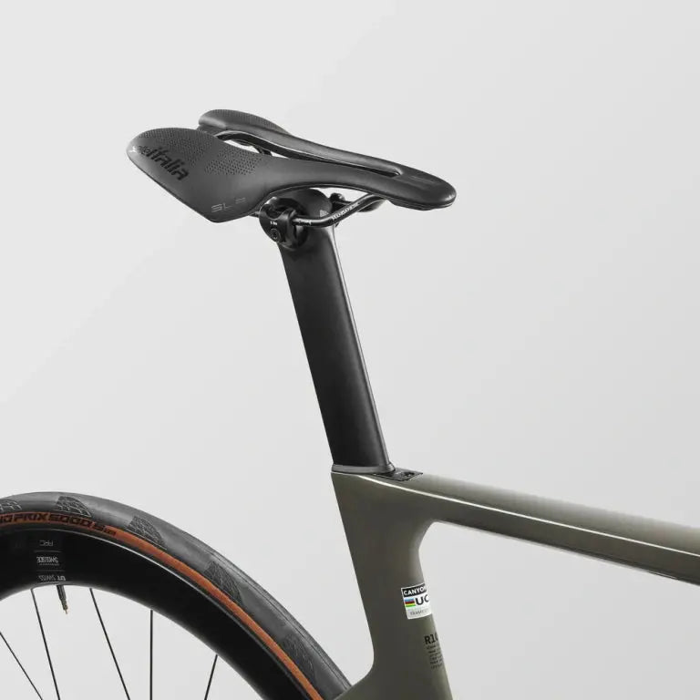 Canyon Road Bike With Lightweight Carbon Frame And Shimano Ultegra Di2 Electronic Groupset - Aeroad CF SLX 7 AXS