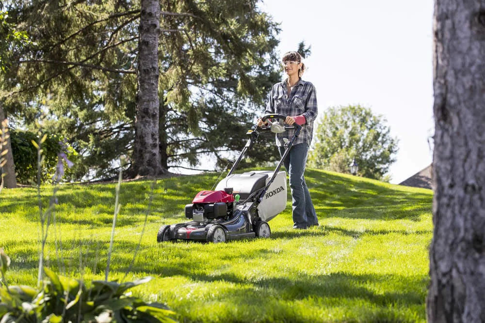 Honda Self-Propelled Walk-Behind Lawn Mower 21 inch Select Drive 4-in-1 Versamow - HRX217VYA