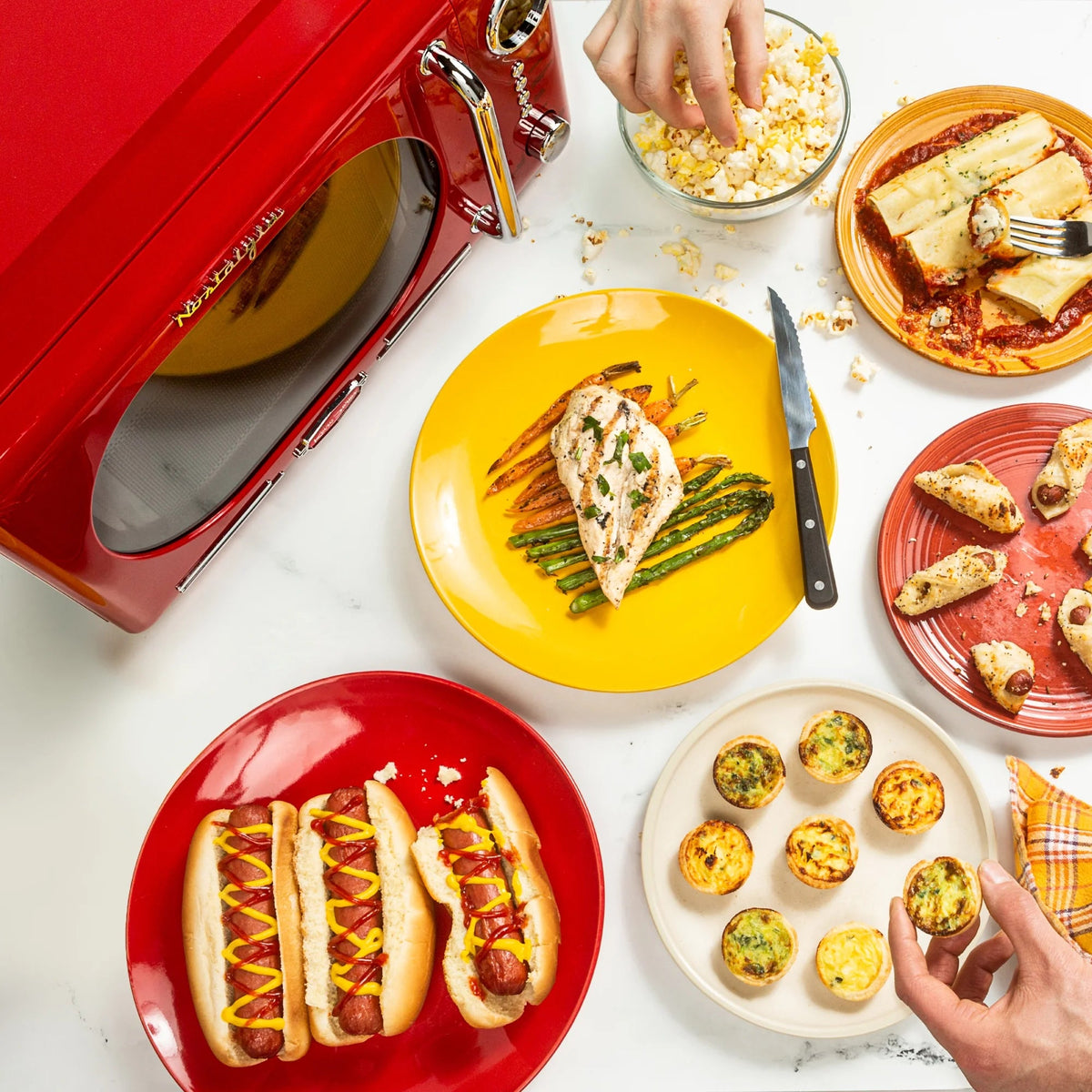 Nostalgia Retro Compact Countertop Microwave Oven 0.7 Cu. Ft. 700-Watts Orange