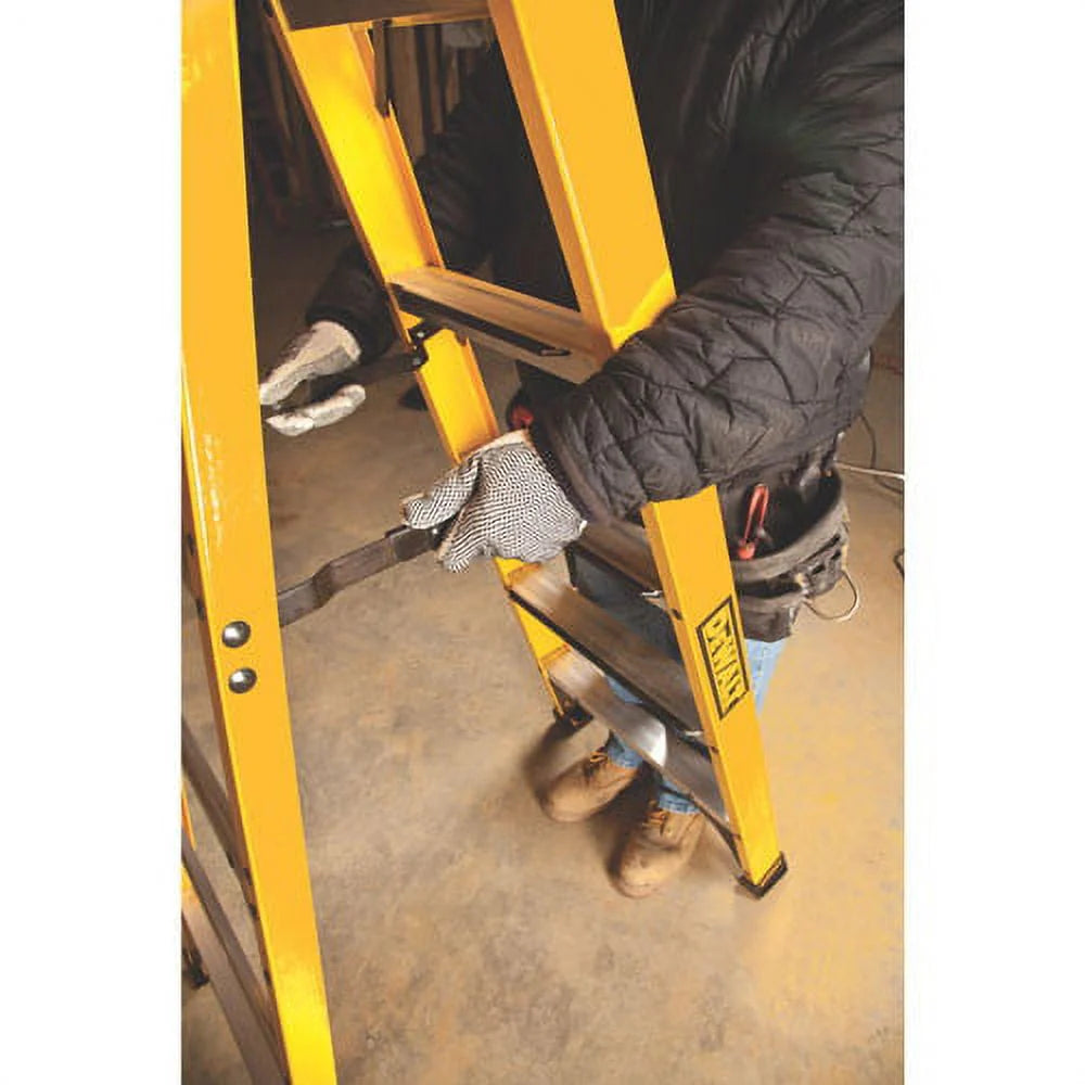 Dewalt Fiberglass Step Ladder, 4-Foot, Type IA, 300-Pound Load Capacity - DXL3010-04