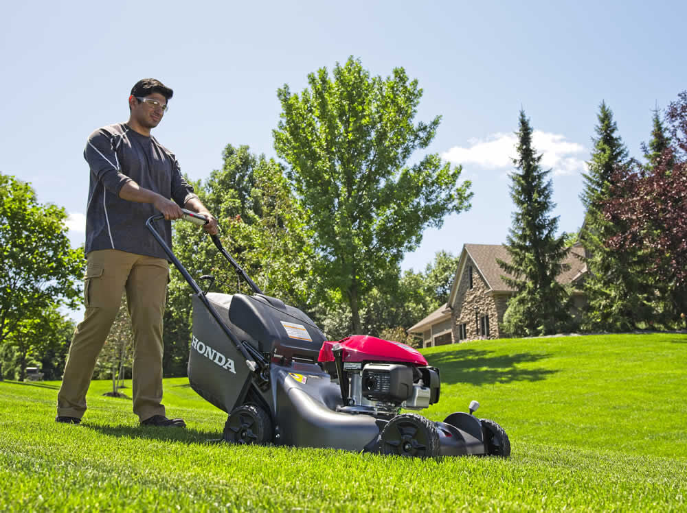 Honda 21 In. Steel Deck Self-Propelled 3-in-1 Lawn Mower With GCV170 Engine, Auto Choke And Smart Drive - HRN216VKA