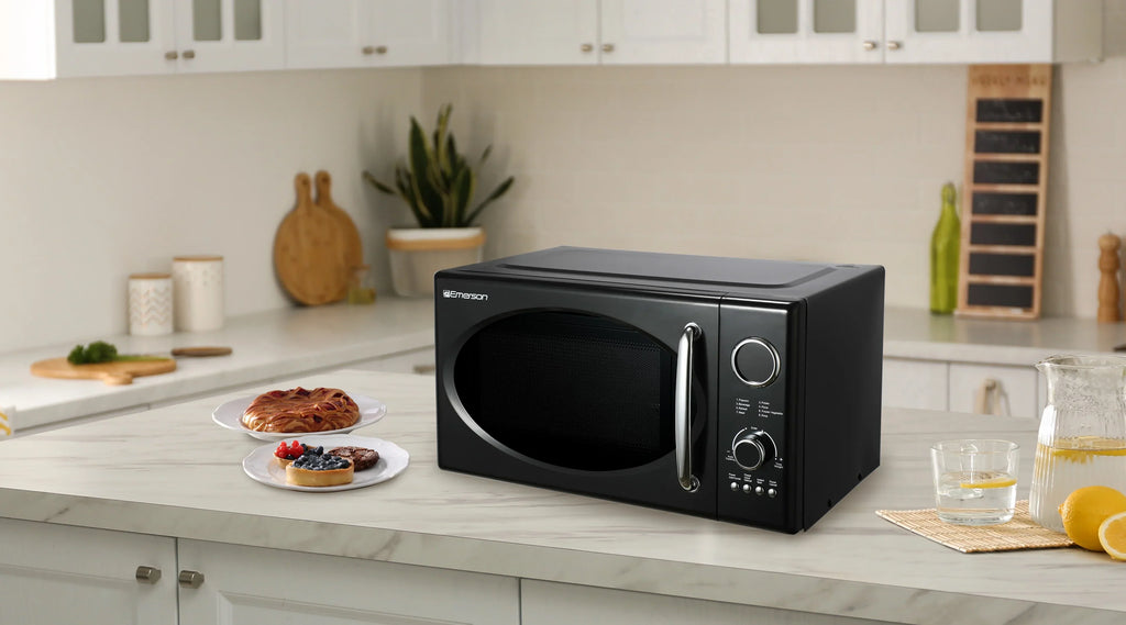 Emerson 0.9 Cu Ft 800W Retro Black Microwave Oven With Grill - MWRG0901BK