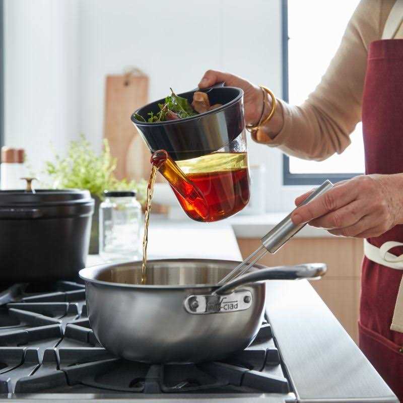 All-Clad d3 Curated 2.5-Quart Saucier With Lid - d3 Curated