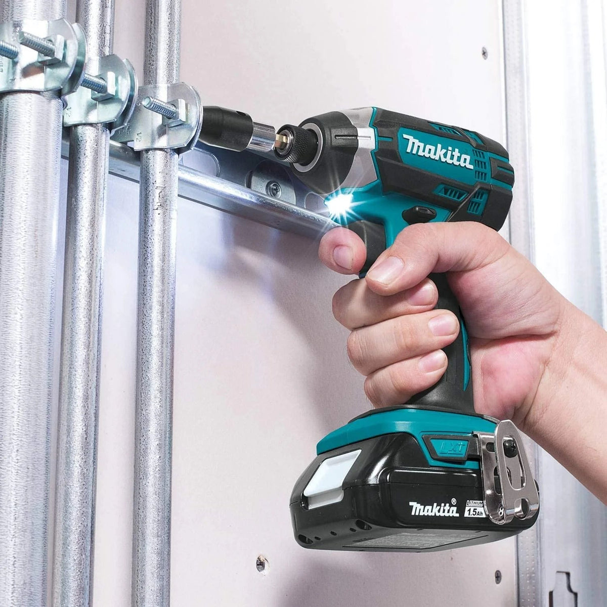 Makita 18V LXT Lithium-Ion 2-Piece Cordless Combo Kit With 1.5 Ah Batteries - CT225SYX