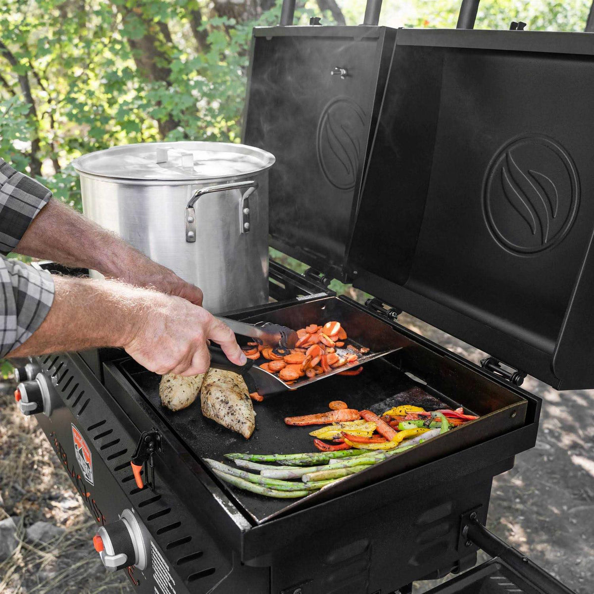 Blackstone Tailgater Grill/Griddle With 17 Inch Griddle And 17 Inch Grill Box - 1550