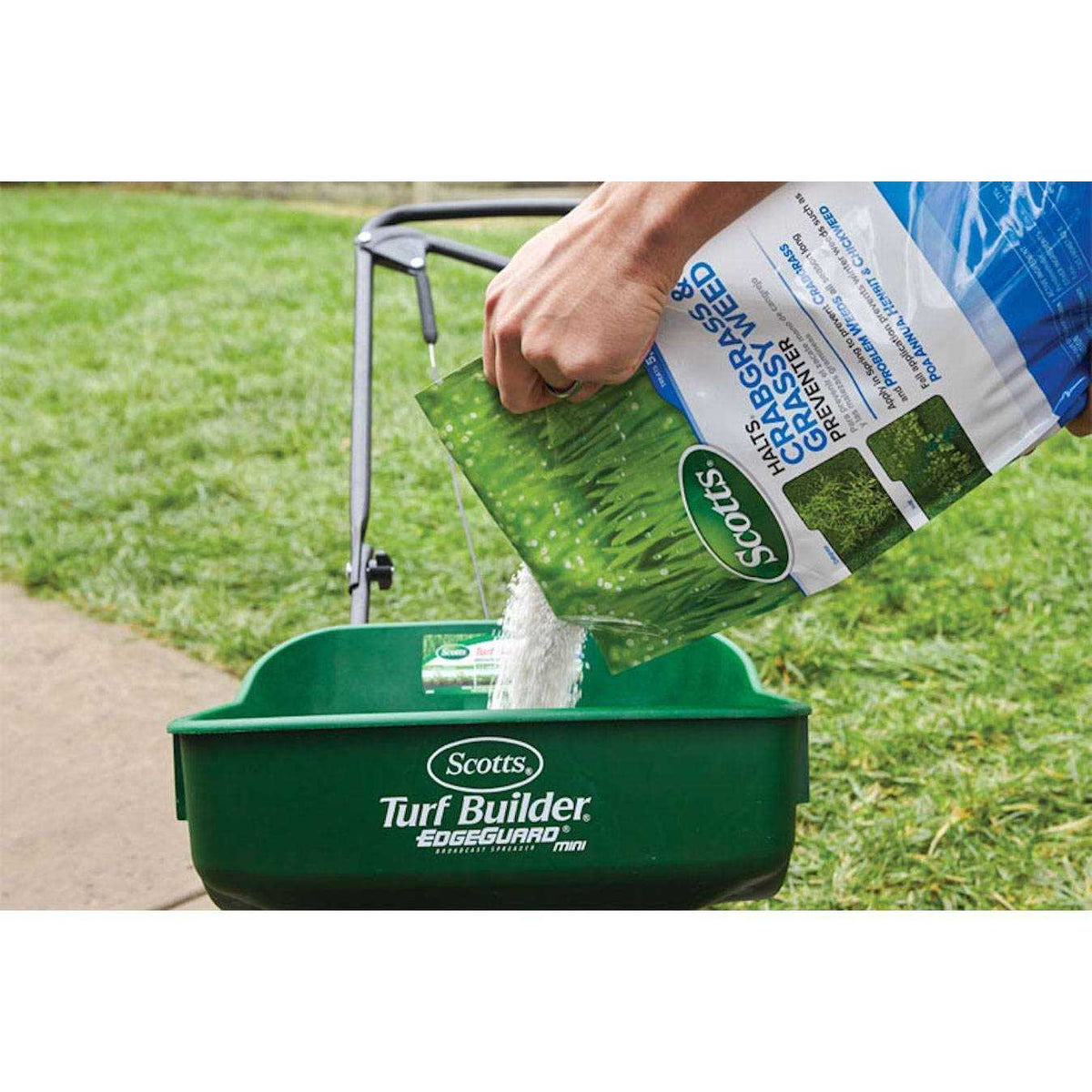 Scotts Halts Crabgrass & Grassy Weed Preventer - 2 x 10.06 lb Bags, 10,000 sq ft