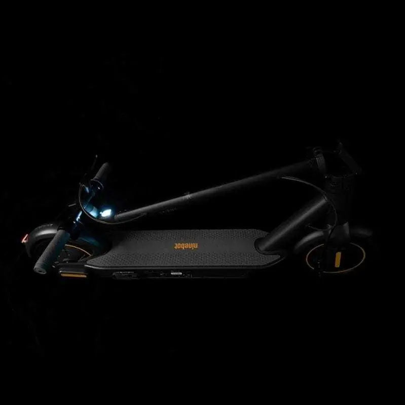 Segway Ninebot MAX G30/G30P Electric Scooter - 65 km (40 mi), 30 km/h (18.6 mph)