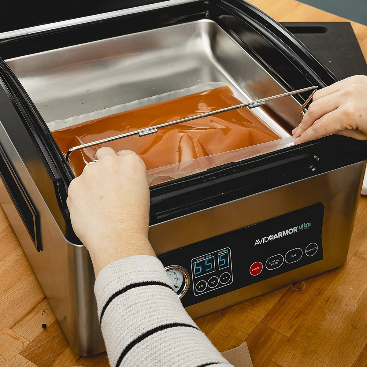 Avid Armor Chamber Vacuum Sealer With 11 L Seal Bar - USV32 Ultra Series