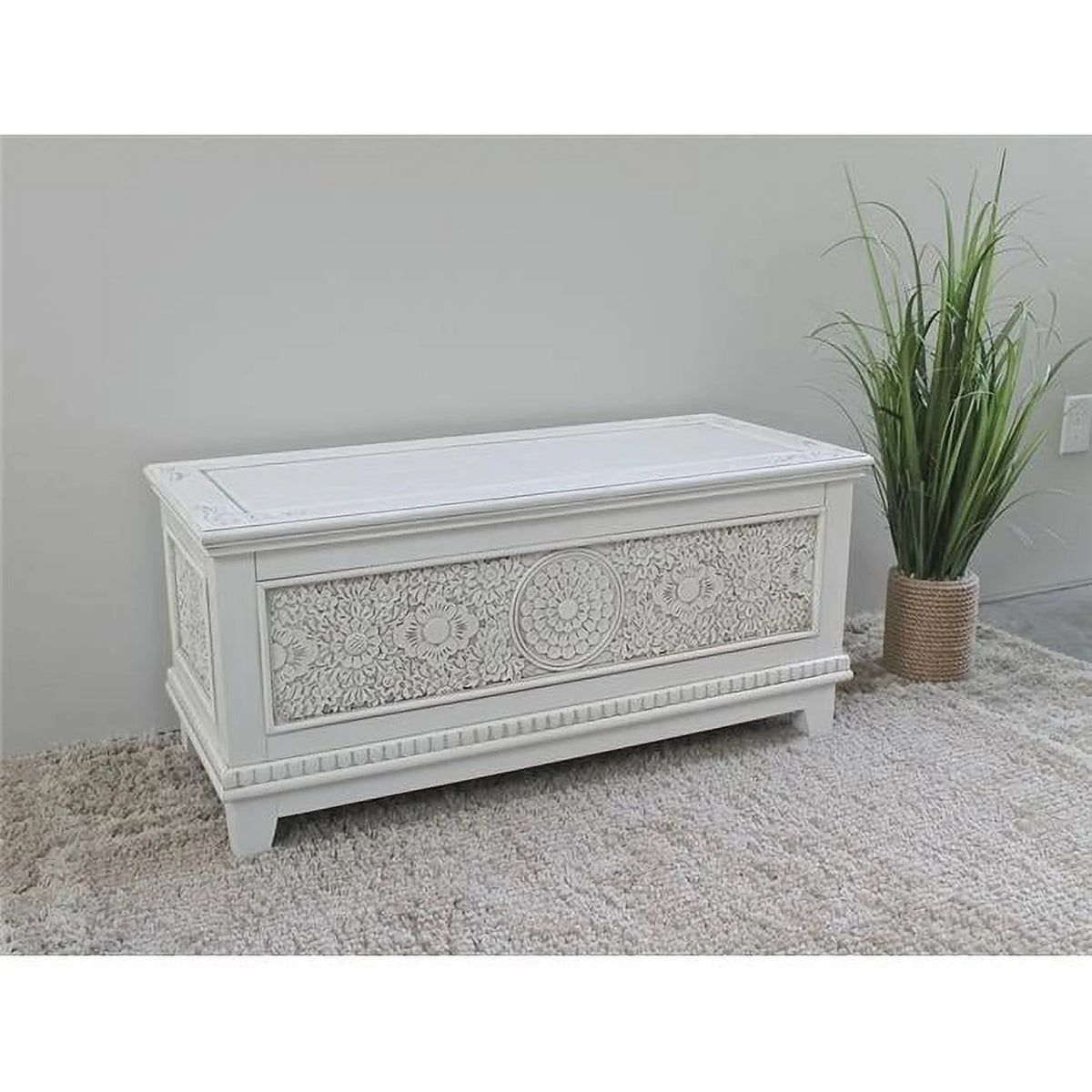 International Caravan Windsor Hand-Carved Storage Bench - Antique White