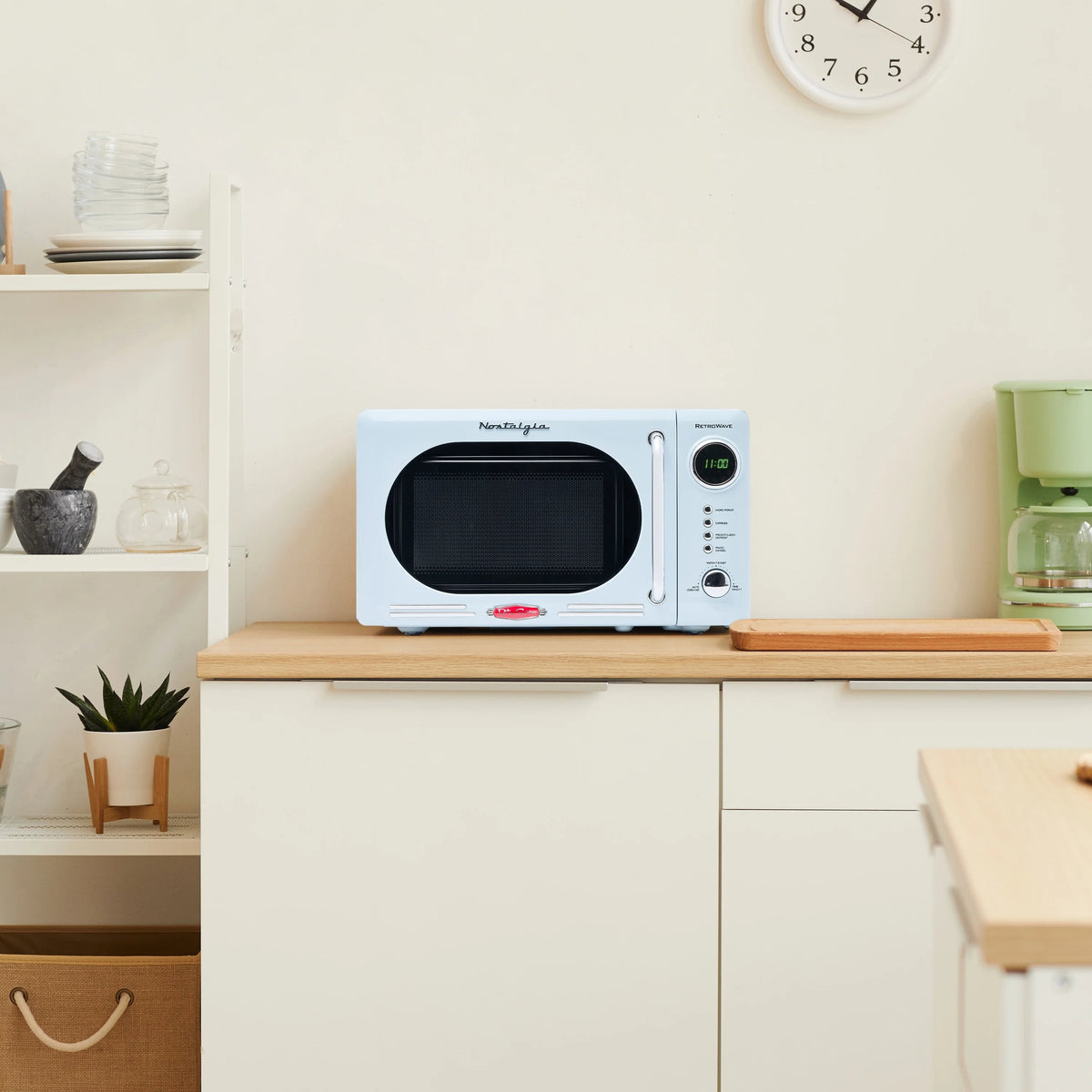 Nostalgia Retro Compact Countertop Microwave Oven 0.7 Cu. Ft. 700-Watts Orange