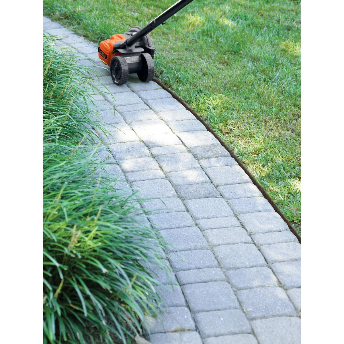 BLACK+DECKER 12 Amp 2-in-1 Landscape Edger and Trencher - LE750