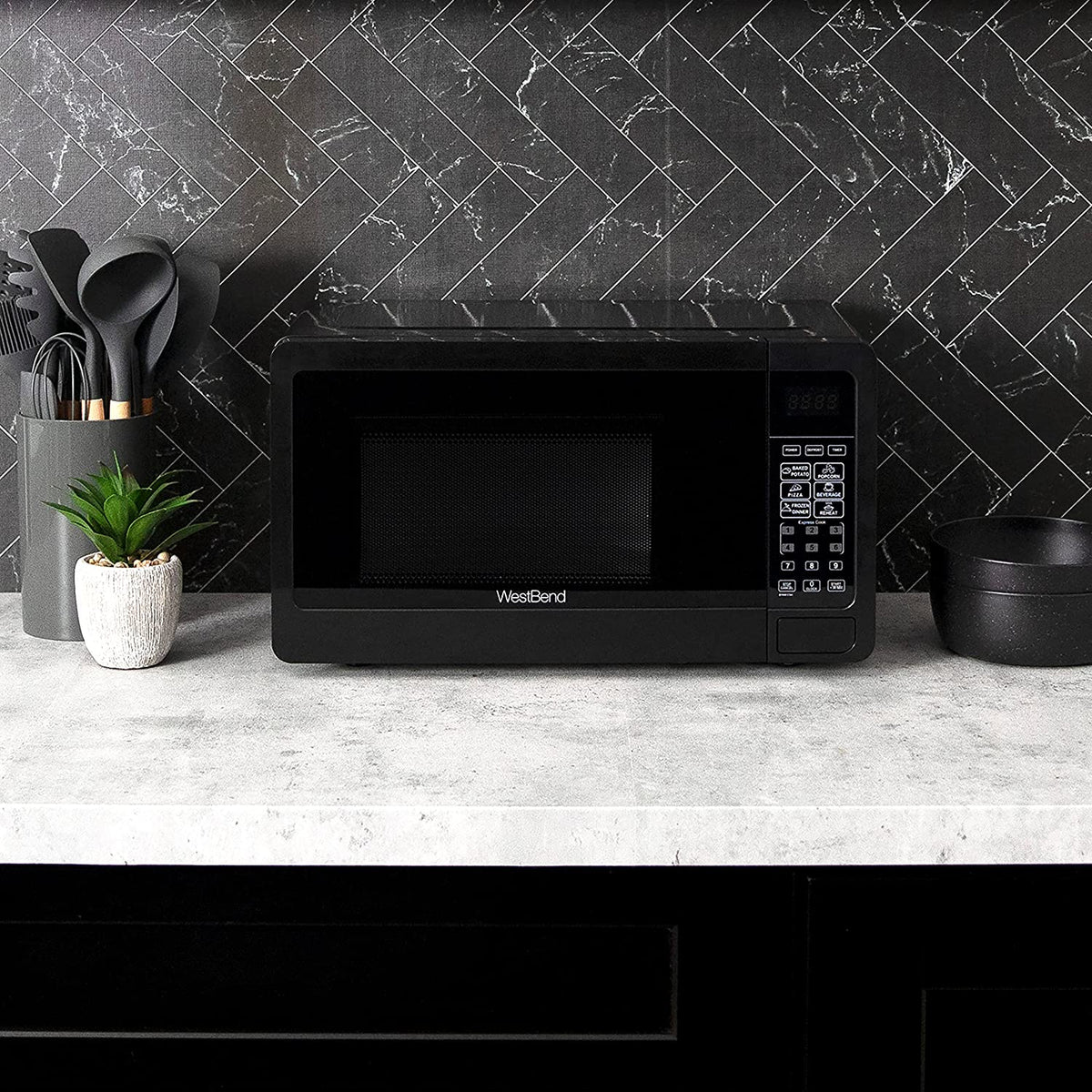 QINBI Microwave Oven 0.7 Cu. Ft. 700-Watts Black - WBMW71B
