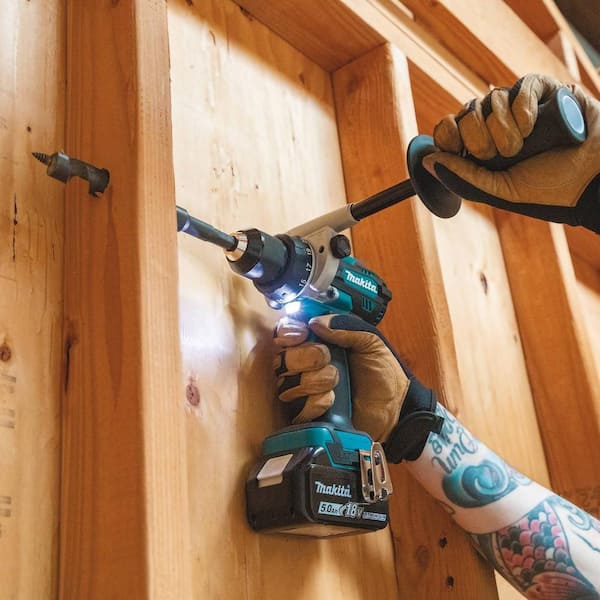 Makita 18V LXT 5.0 Ah Lithium-Ion Brushless Cordless Combo Kit With Oscillating Multi-Tool - XT507PT/XMT03Z