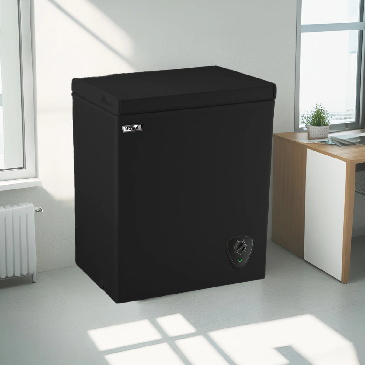 WANAI 5 Cu Ft Chest Freezer - Black