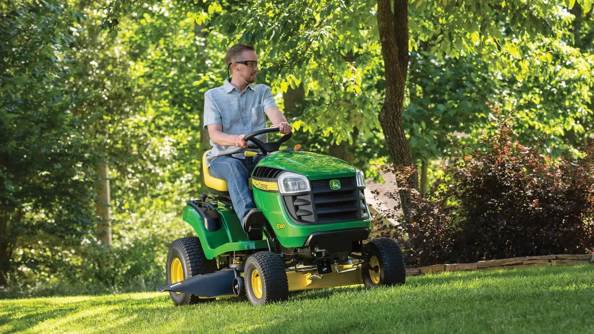 John Deere Ride-On Lawnmower 42 inch 17.5 HP Petrol Hydrostatic Drive - BG21271