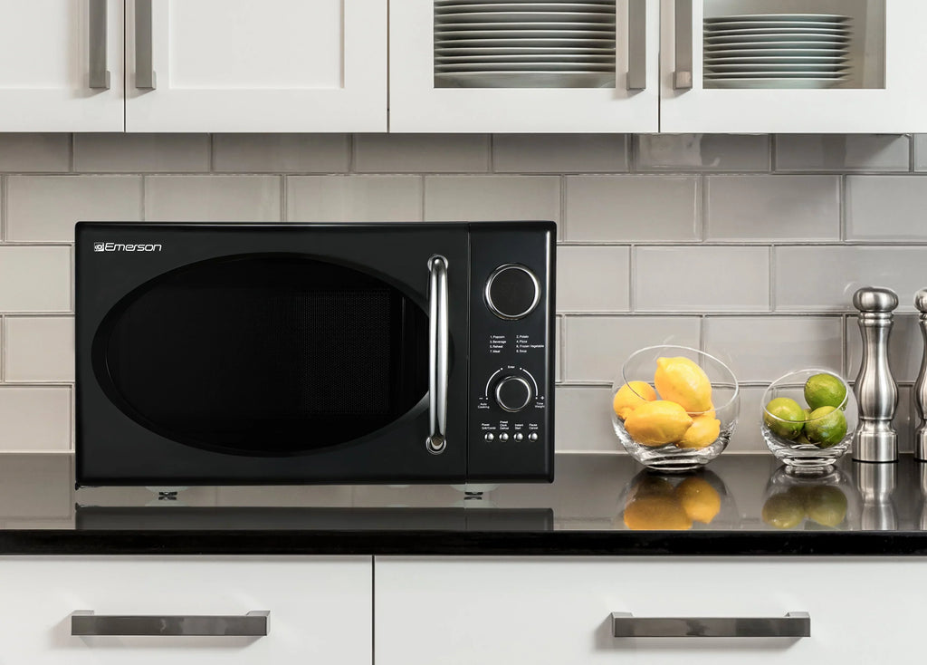 Emerson 0.9 Cu Ft 800W Retro Black Microwave Oven With Grill - MWRG0901BK